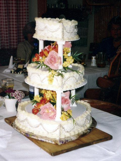 svatební dort třípatrový